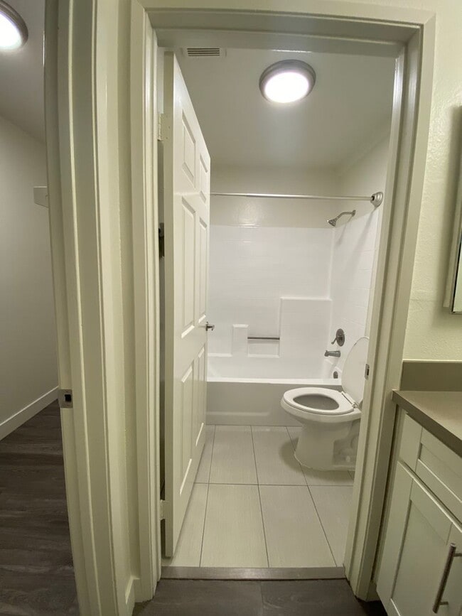 Interior Photo - 1250 N. June St. Los Angeles CA 90038