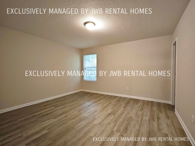 Building Photo - 3259 Lenox Ave