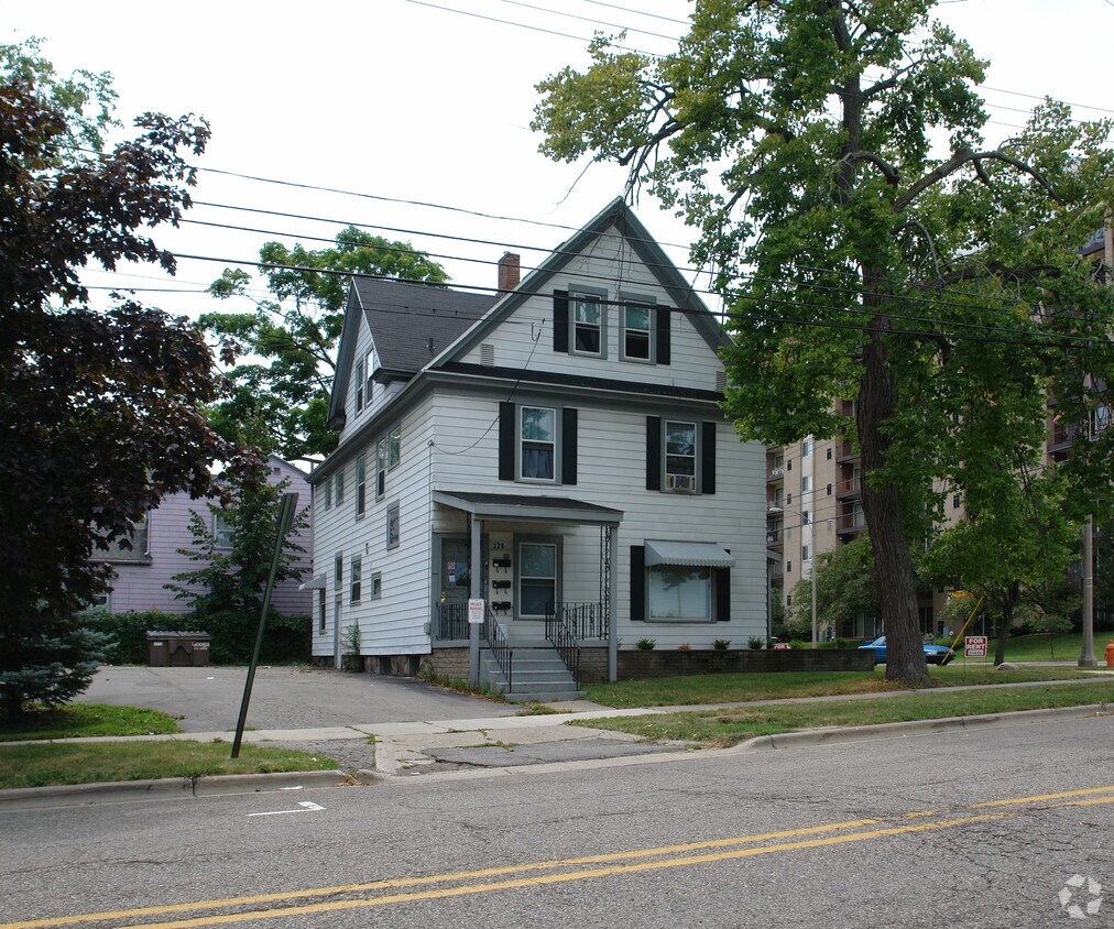 Building Photo - 330 N Walnut St