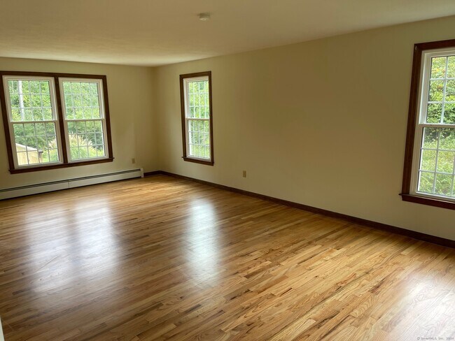 Building Photo - 41 Mending Wall Cir