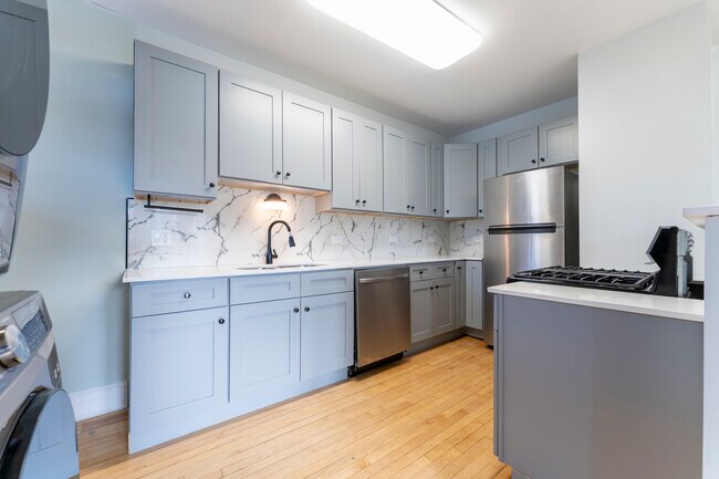 Foto del edificio - 845 Lyman Ave