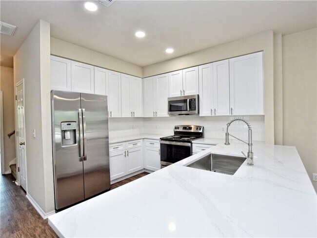 Foto del edificio - 917 E 3rd St