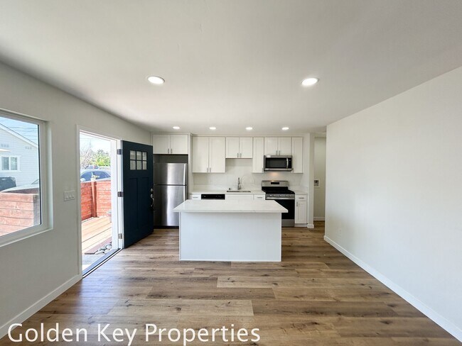 Building Photo - Welcome to your beautifully renovated single level attached home in the heart of Oceanside!