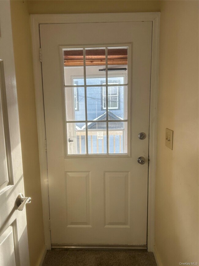 Foto del edificio - 100 Richardson Ave