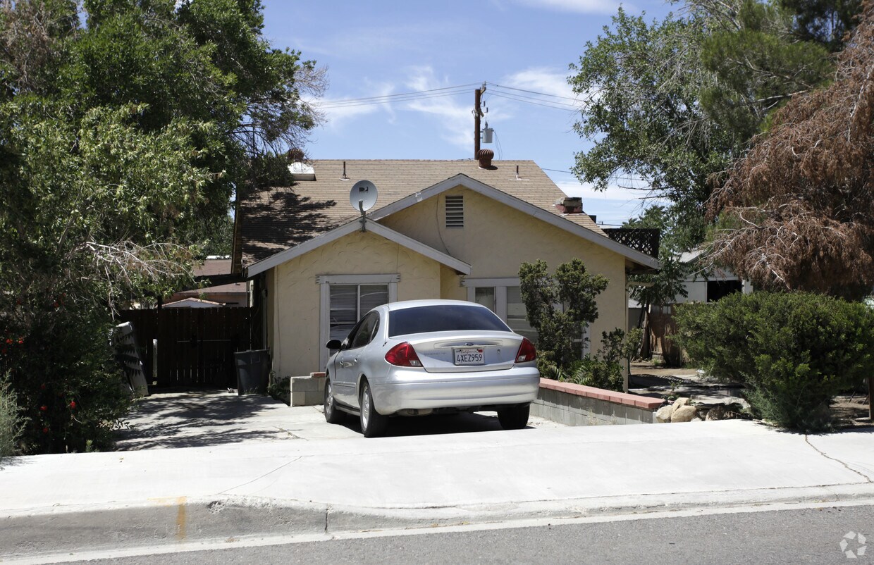 Foto principal - 15474-15476 Hesperia Rd