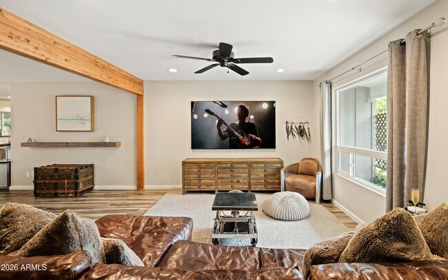 Foto del edificio - 8543 E Mitchell Dr