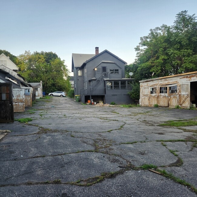 Building Photo - 9 Brewster St