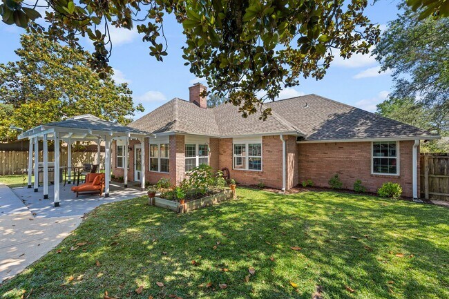 Building Photo - 508 Garden Oaks Cove