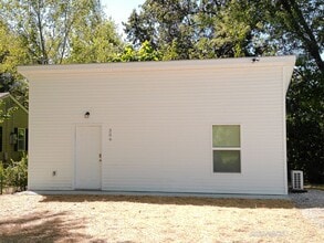 Building Photo - 306 W Forest Ave