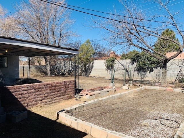 Foto del edificio - 10217 Santa Paula Ave NE