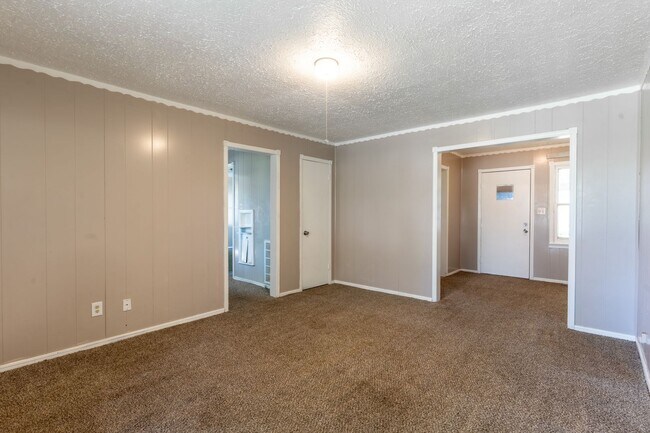Building Photo - 3 bed 2 bath in OKC! **DEPOSIT SPECIAL!! $...
