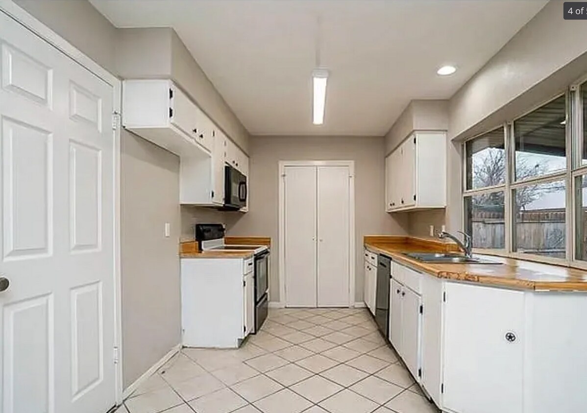 Foto del edificio - 423 Southlake Dr