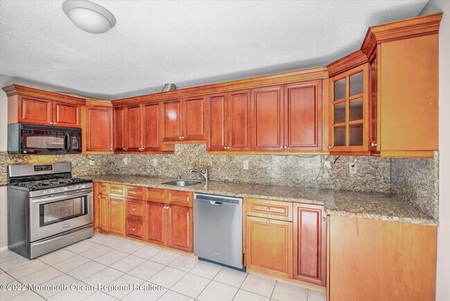 Building Photo - 14 Kingfisher Ct