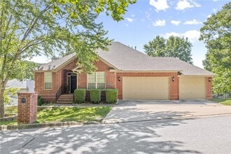 Building Photo - 621 Rockcliff Rd