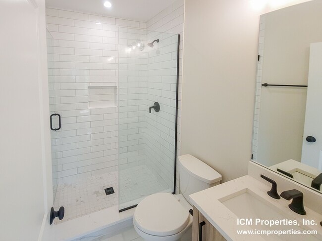 Foto del edificio - 2228 N Bissell St