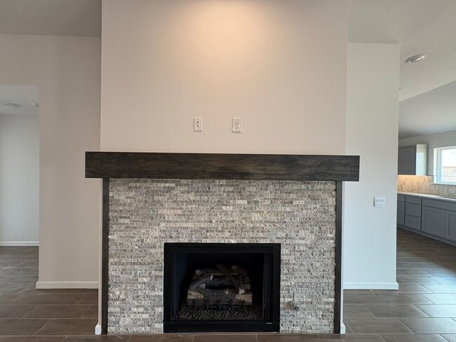 Building Photo - 1st Month Free - New Home!