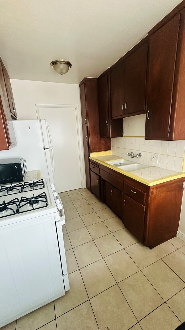 Foto del edificio - 5851 Harold Way