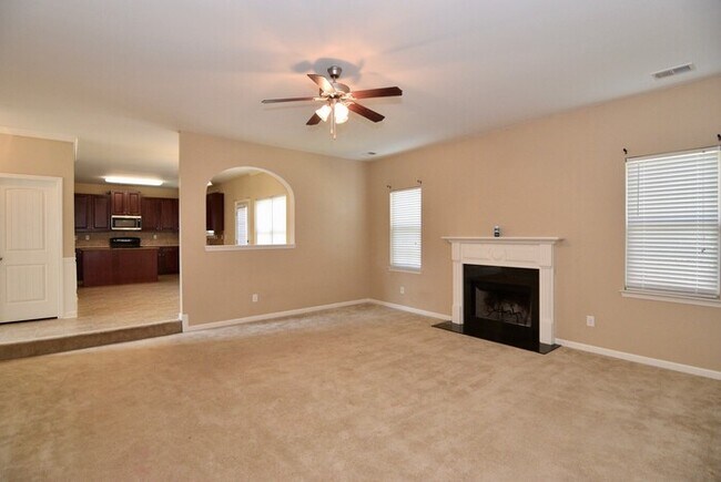 Building Photo - Large 4 Bedroom House Near Fort Gordon