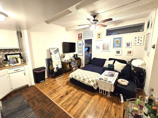 Building Photo - 160 Bleecker St