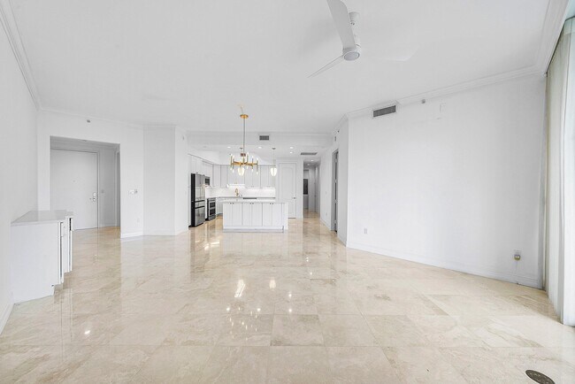 Building Photo - 550 SE Mizner Blvd