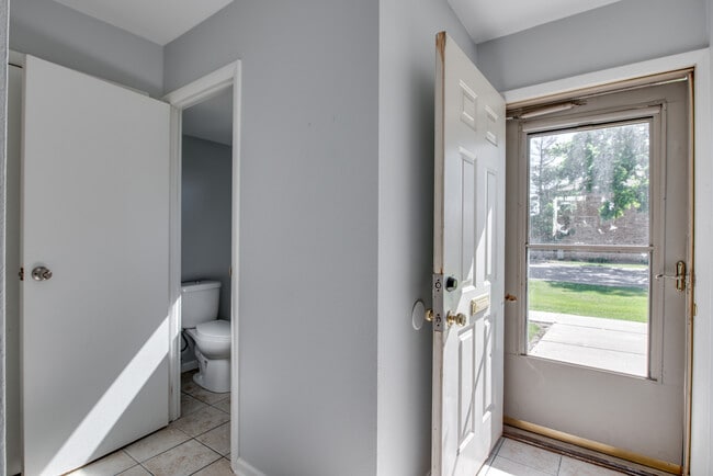 Building Photo - 1596 Manchester Dr