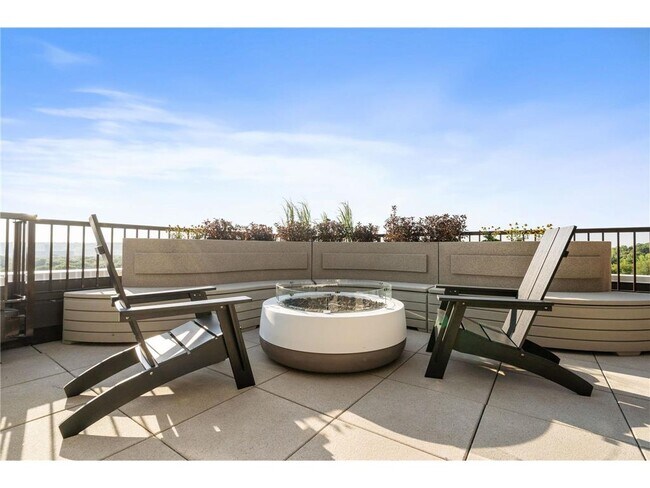 Foto del edificio - 470 Lexington Parkway S
