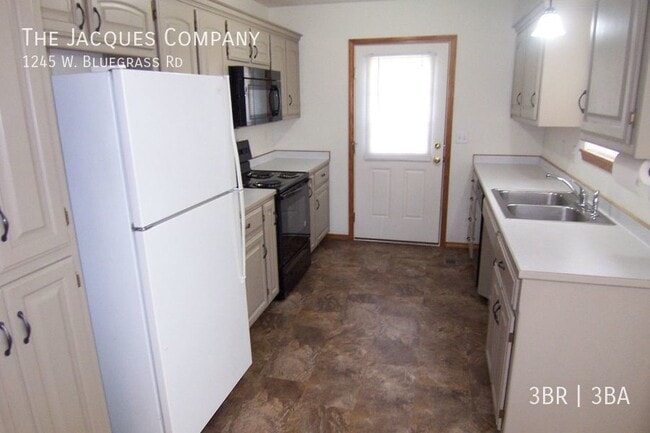 Building Photo - 1245 Bluegrass Rd