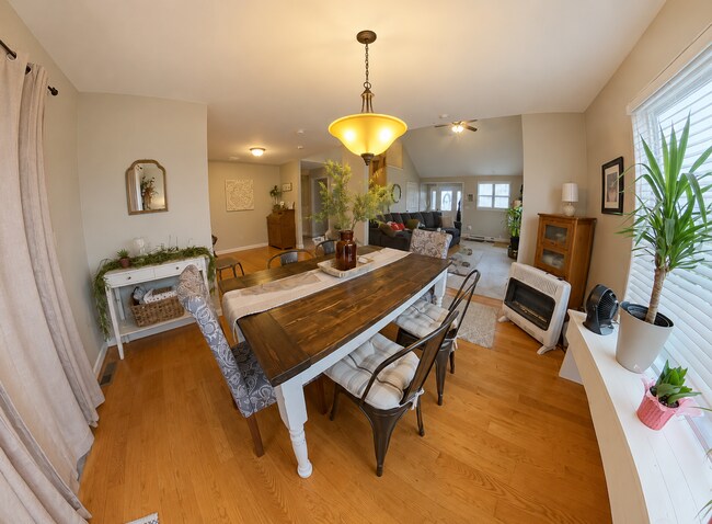 Foto del edificio - 3D Tour Available-HUGE Bedrooms + 2-Car Garage + Pet Friendly + Washer and Dryer Included! Availa...