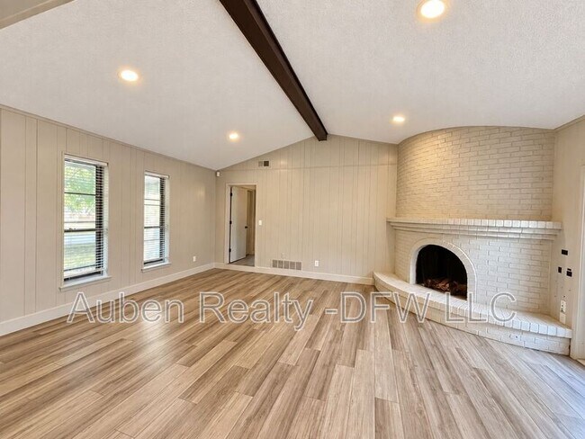 Foto del edificio - 2404 Kentfield Dr