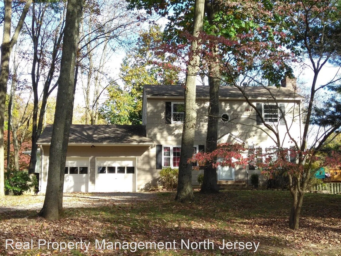 Primary Photo - 11 Woodglen Dr