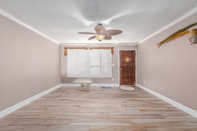Building Photo - 3232 E Poinsettia Dr