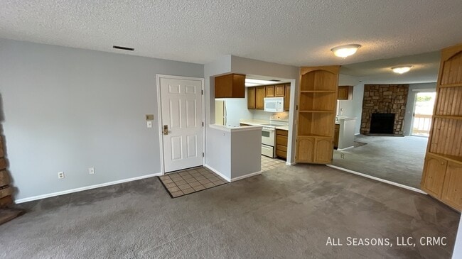 Building Photo - 914 Tenderfoot Hill Rd