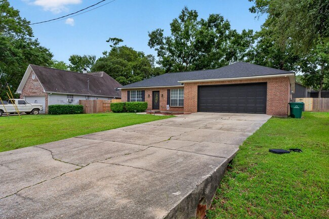 Building Photo - Beautiful Diamondhead Home