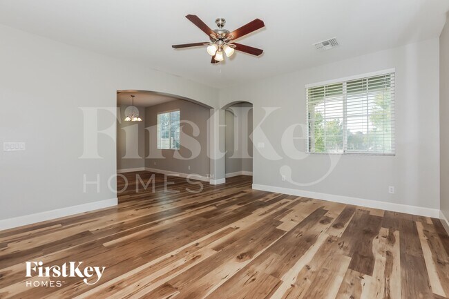 Foto del edificio - 940 S Henry Ln