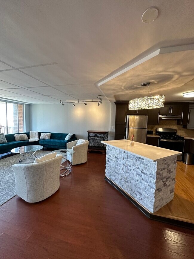 Foto del edificio - 2211 S Stewart Ave