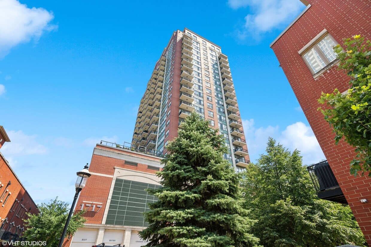 Foto principal - 1717 S Prairie Ave