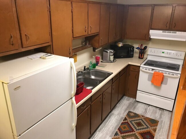 Building Photo - Carriage Hill Apartments - 1161