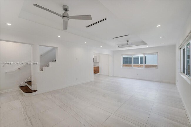 Building Photo - 550 W 49th St