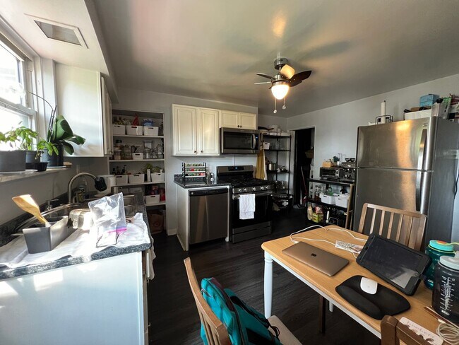 Building Photo - Charming 3-Bedroom Home Near UPMC Children...
