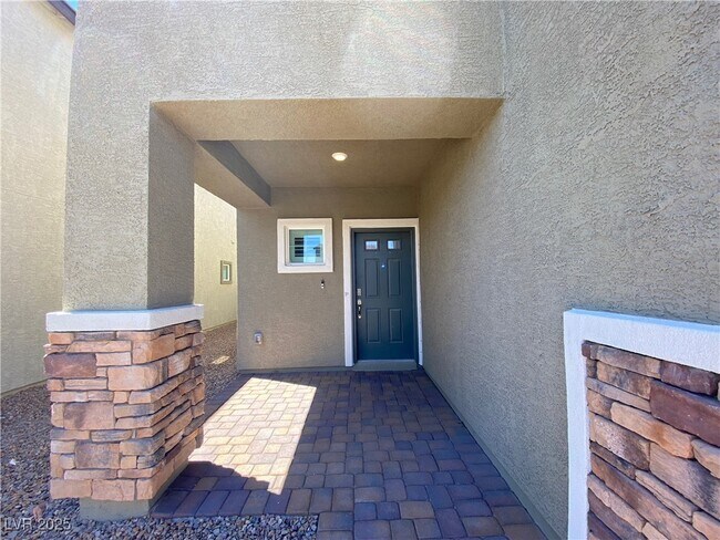 Building Photo - 483 Welpman Way