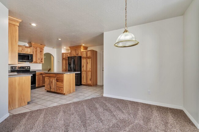 Building Photo - 426 W 2700 S