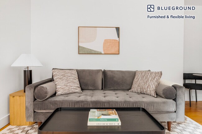 Foto del edificio - 10 W 65th St