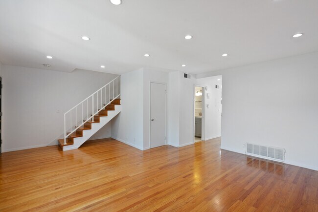 Building Photo - 246 Green Heath Plz
