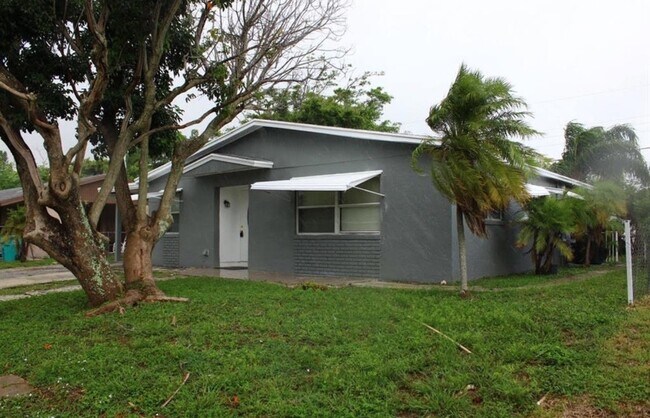 Foto del edificio - 2481 NW 1st St