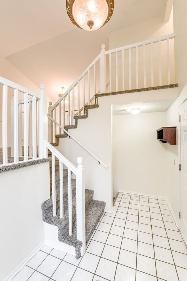 Building Photo - Well-Designed 3-Bedroom in Prime West Omah...