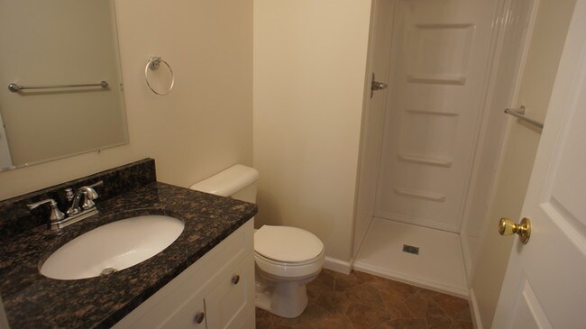 Building Photo - 3 Bedroom Lower Duplex Available April 1st!