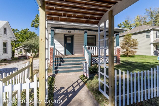 Building Photo - 4 br, 2 bath Apartment - 1405 Windsor