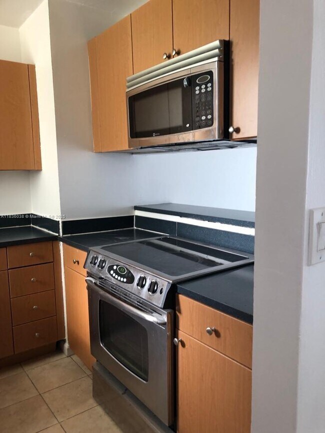 Foto del edificio - 665 NE 83rd Terrace