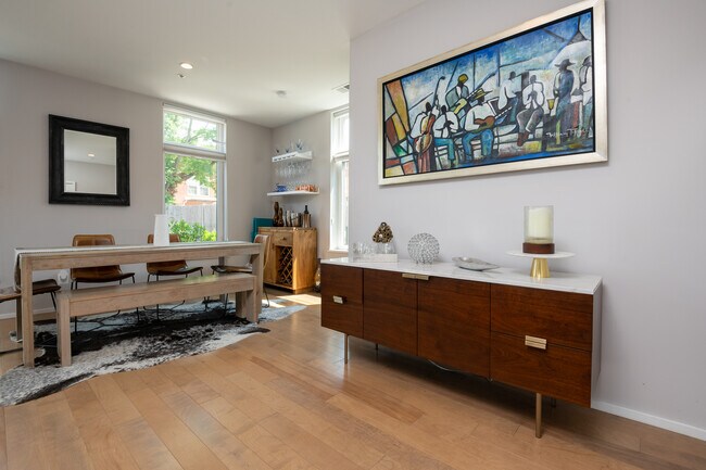 Foto del edificio - 129 Varnum St NW