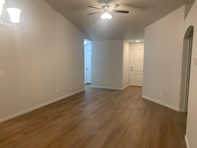 Foto del edificio - 1049 Manchester Ct